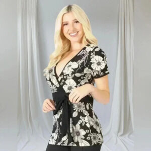 🆕BCBGMaxAzria Floral Print Top